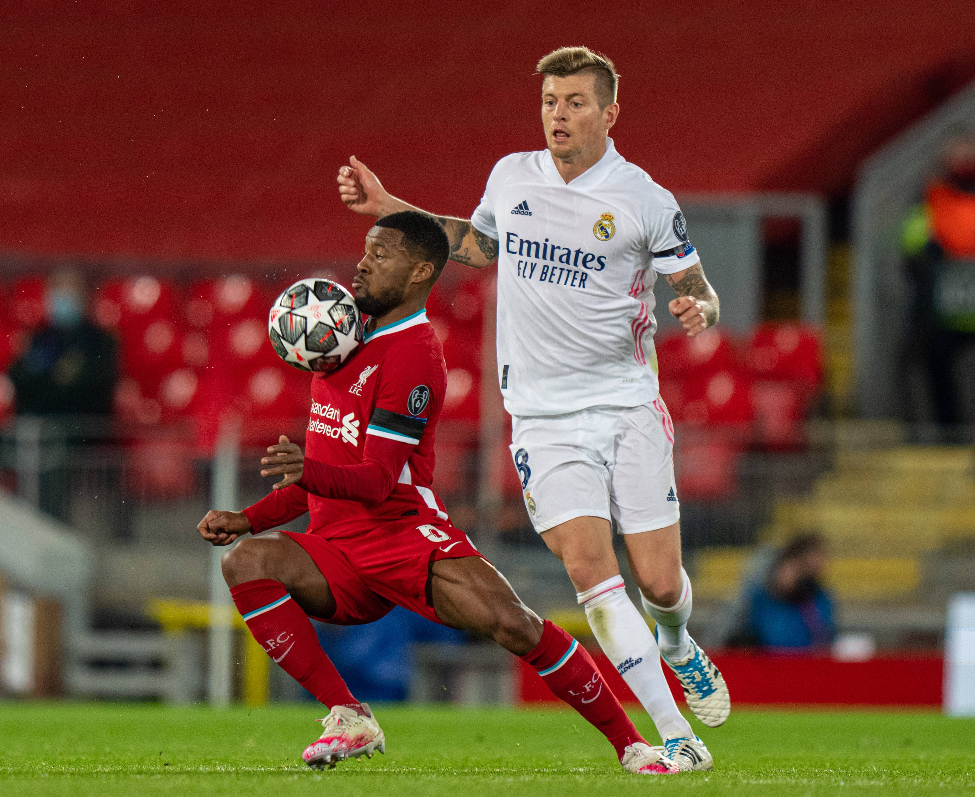 罗马诺：AC米兰已与科斯蒂克谈妥个人条款，转会费谈判顺利（罗马诺：AC米兰与科斯蒂克已就个人条款达成一致，转会费谈判进展良好）