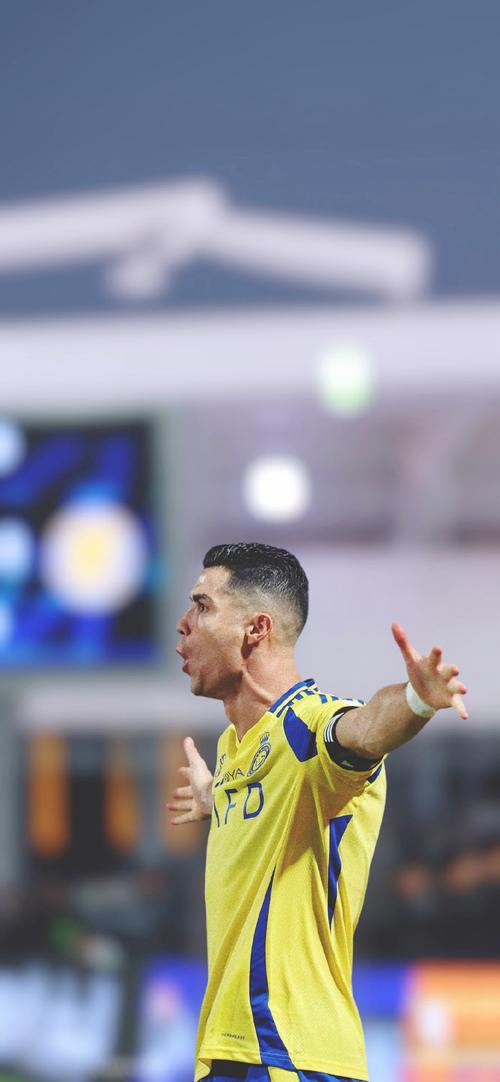 官方：今夏加盟维拉的19岁后卫厄兹詹租借加盟安德莱赫特