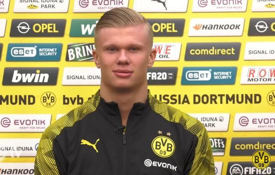 鲁尼：和特朗普打高尔夫时周围全是狙击手，还有防核逃生装置