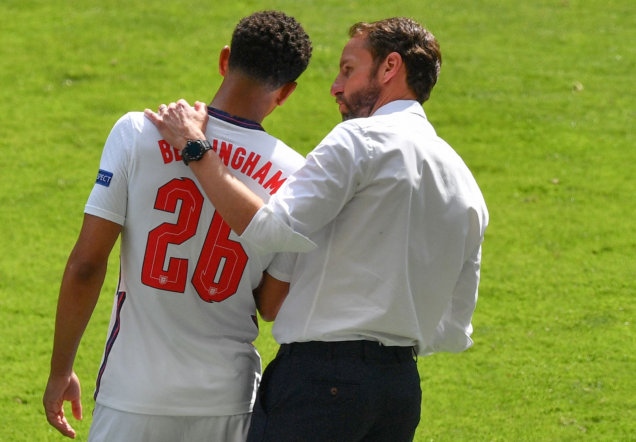 里夫斯成湖人队史第七位单场至少40+10助的球员