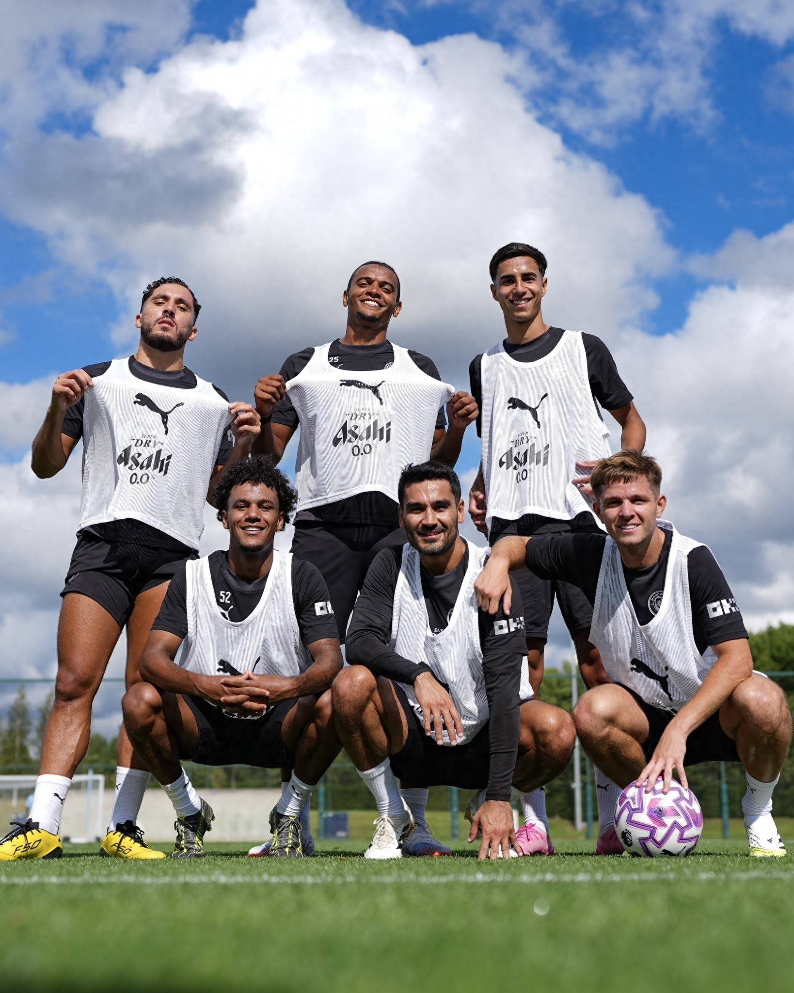 巴萨欧冠大名单：特狮回归，莱万、亚马尔、拉菲尼亚领衔锋线（巴萨欧冠名单出炉：特尔施特根复出，莱万、亚马尔、拉菲尼亚坐镇锋线）