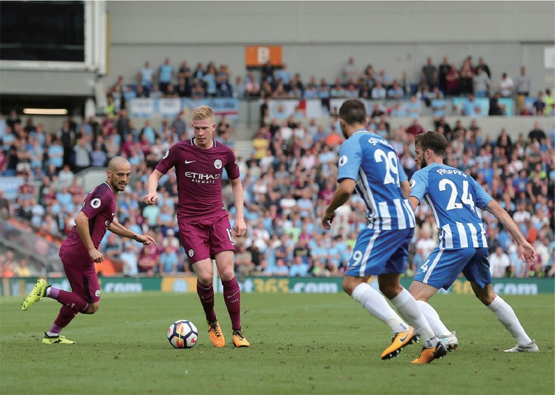 梅西：现代足球的永恒传奇（梅西：当代足坛的不朽神话）