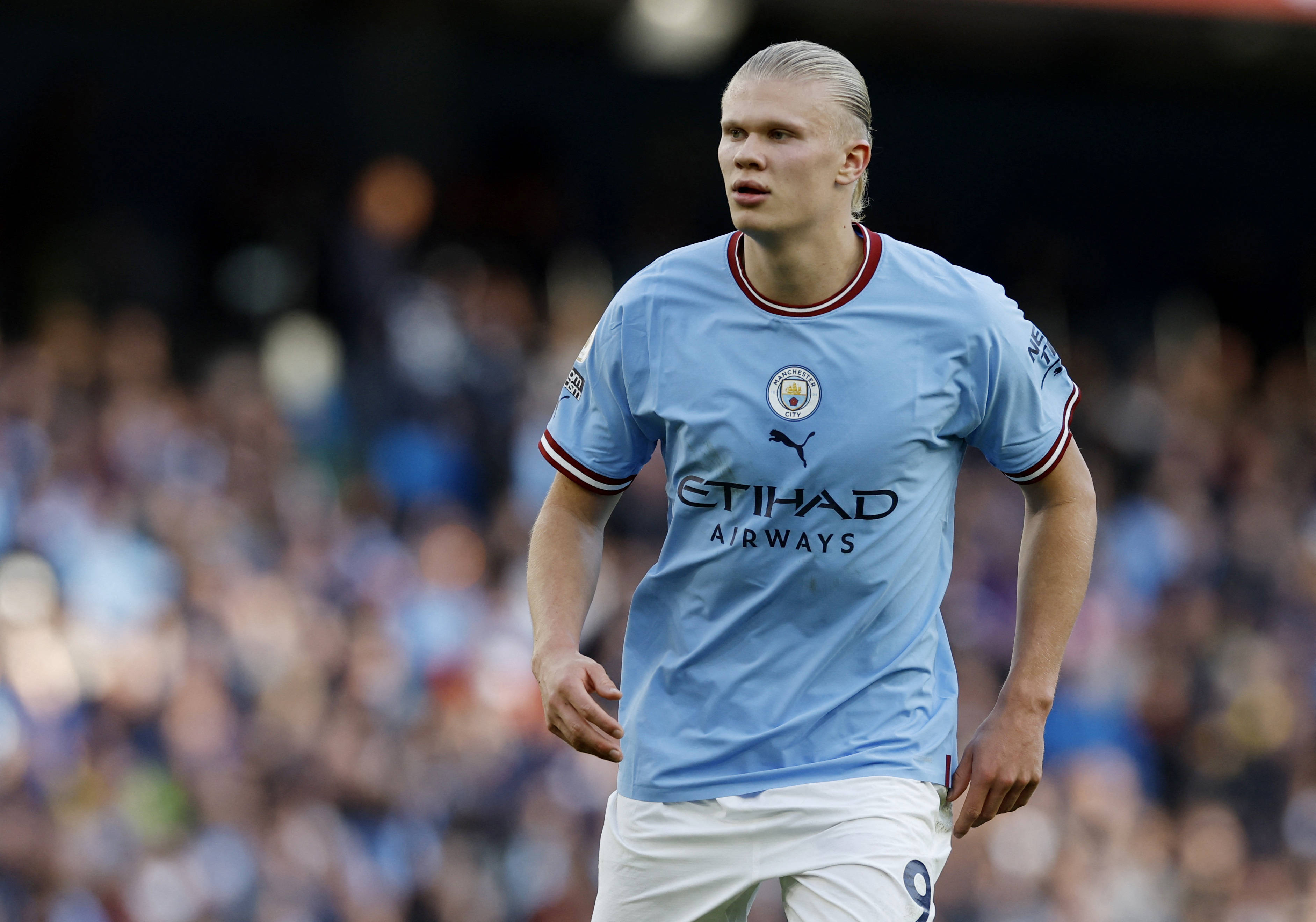 记者：里科·刘易斯因技术原因落选曼城本轮大名单，他没受伤（记者：里科·刘易斯非伤病原因无缘曼城本轮名单）