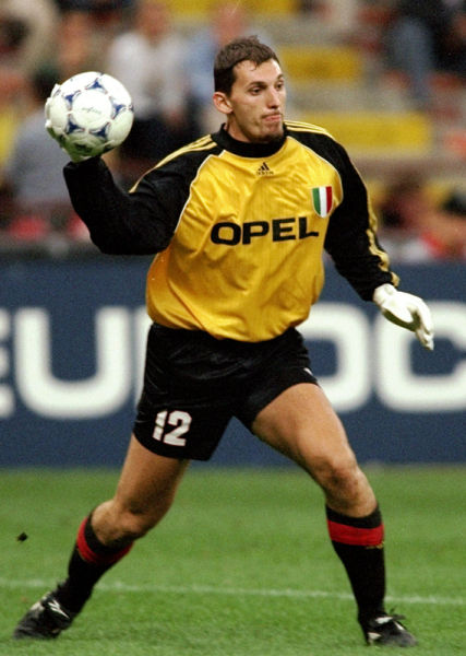 欧足联官方：我们计划到2030年为女足投入10亿欧元（欧足联官宣：2030年前将向女足投入10亿欧元）