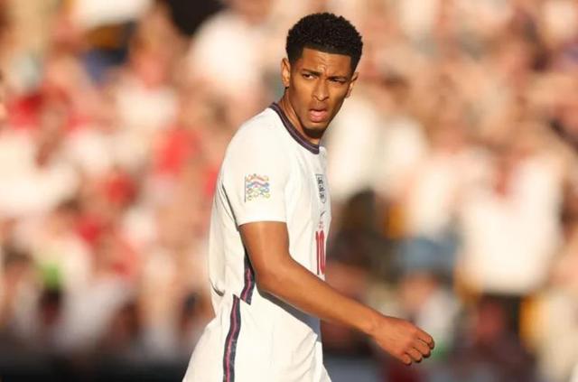 基耶萨冬窗去向成疑，意甲球队或再抛橄榄枝（基耶萨冬窗动向成谜，意甲多队或再度招手）