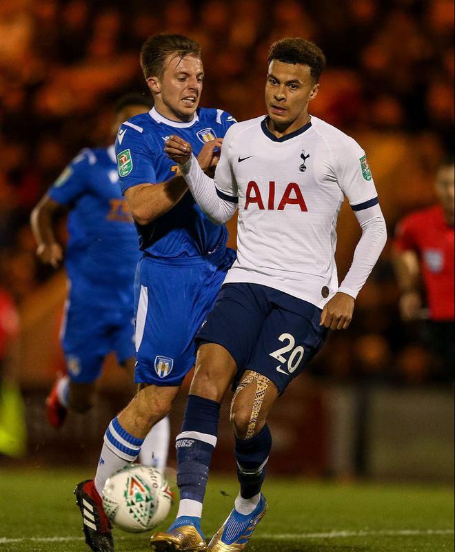 埃基蒂克：我将萨拉赫视为榜样，与他并肩作战令人荣幸（埃基蒂克称萨拉赫为榜样 与其并肩作战倍感荣幸）