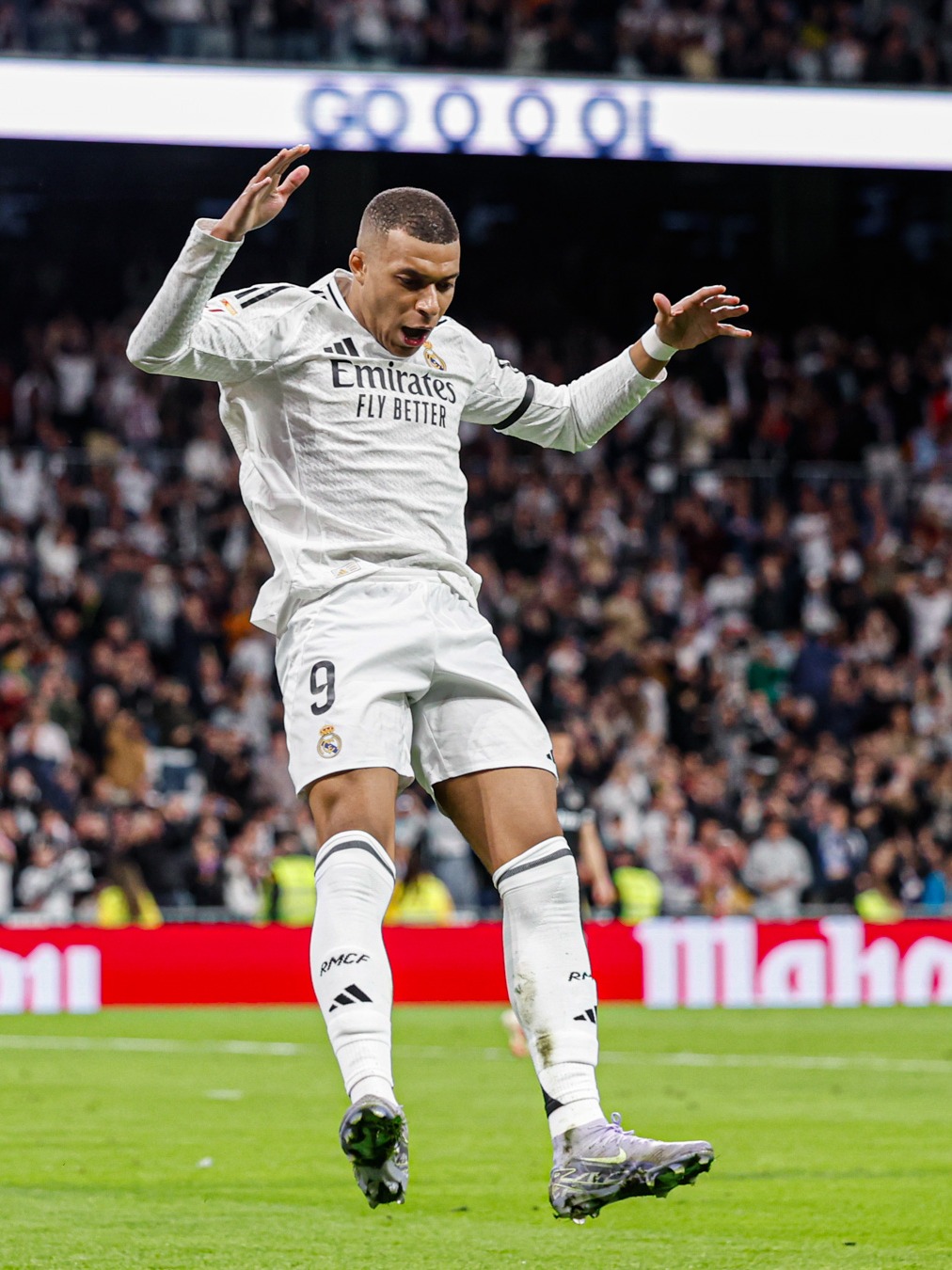 中超官方发2025赛季前四排名走势图：榜首共12次易主（中超官方公布2025赛季前四走势图：榜首位置共12次更替）