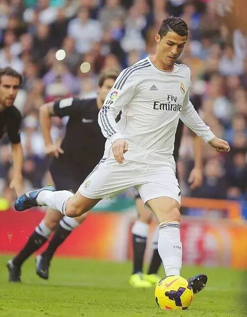 半场战报：沃尔夫斯堡1-1弗赖堡，佩契诺维奇，菲利普-特罗伊破门（上半场结束：沃尔夫斯堡1-1弗赖堡，佩契诺维奇与菲利普-特罗伊各入一球）