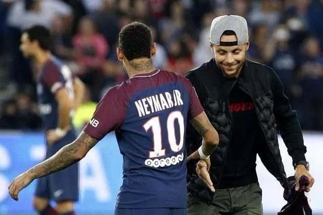 官方：傅明、马济等人组成的裁判组将执法日本vs加纳